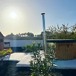 Emily Alpine Chic With Hot Tub And Ocean View *