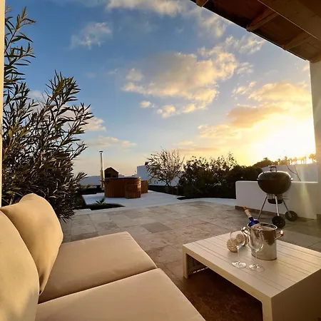 Villa Emily Alpine Chic With Hot Tub And Ocean View By Lanzarote Costa Teguise