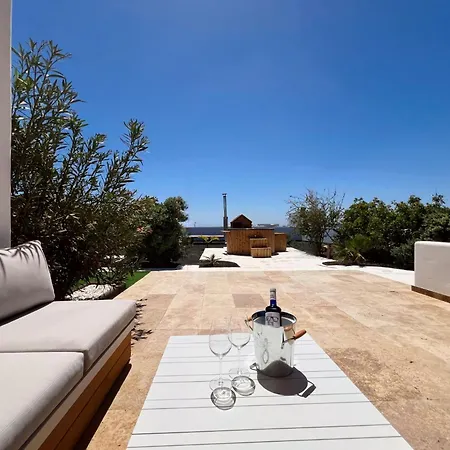 Emily Alpine Chic With Hot Tub And Ocean View By Lanzarote Villa *