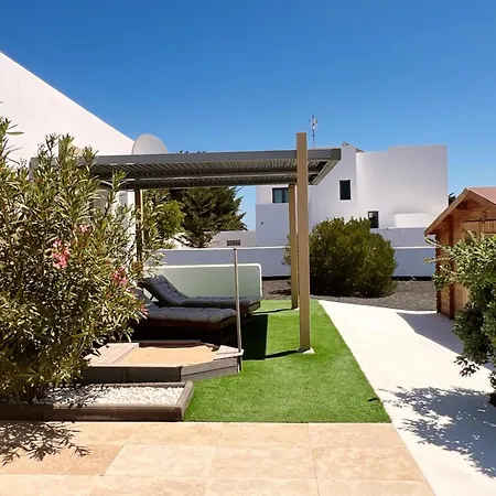 Emily Alpine Chic With Hot Tub And Ocean View By Lanzarote Villa *