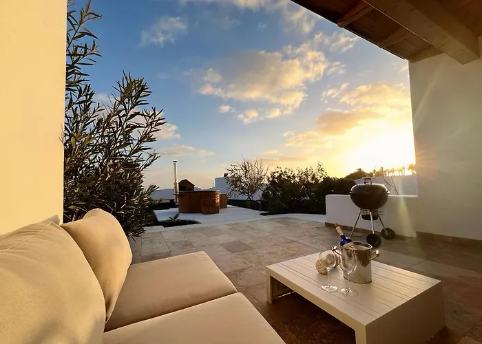 Villa Emily Mit Hot Tub Und Meerblick Costa Teguise